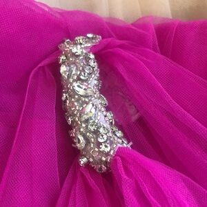 Mark Zunino Collab Gianni Bini Elegant Fushia Pink One-Shoulder Gown 🥰👨🎨